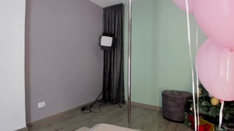 Snapshot of angelbae_ chatting on 12/15/24, 05:31 AngelBae  online show from 12/15/24, 05:31