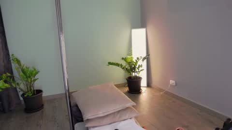 Snapshot of angelbae_ chatting on 02/01/25, 04:11 AngelBae  online show from 02/01/25, 04:11