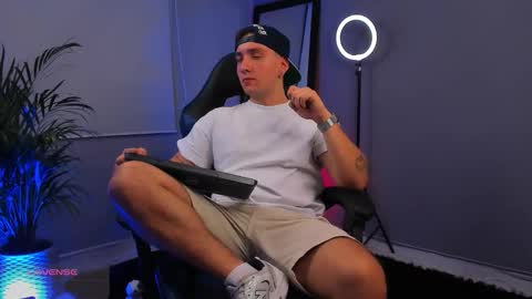 angelbell19 online show from 09/10/25, 01:49