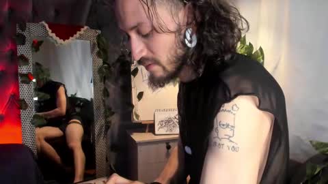 Snapshot of angeldamianart chatting on 11/19/25, 10:10 angeldamianart online show from 11/19/25, 10:10