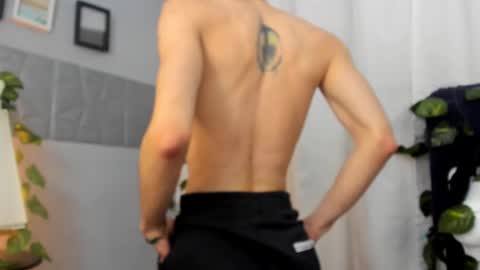 Snapshot of angeldamianart chatting on 12/01/25, 03:39 angeldamianart online show from 12/01/25, 03:39