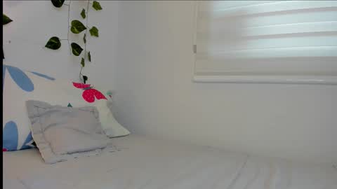 angeldulcevela69 online show from 11/10/25, 09:47