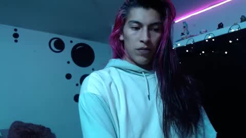 angele online show from 02/17/25, 11:42