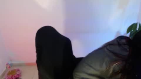 angele online show from 10/01/25, 07:42