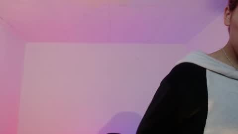 angele online show from 11/14/25, 06:39