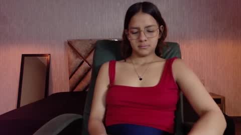 Snapshot of angeles_azul chatting on 10/15/25, 01:44 angel online show from 10/15/25, 01:44
