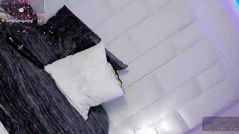 Snapshot of angeles_bust chatting on 10/31/25, 08:54 angeles_bust online show from 10/31/25, 08:54