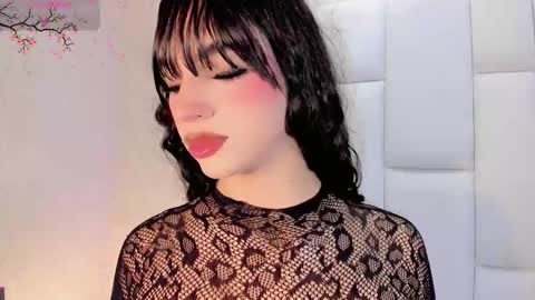 Snapshot of angeles_bust chatting on 11/30/25, 08:24 angeles_bust online show from 11/30/25, 08:24