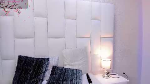 Snapshot of angeles_bust chatting on 01/13/26, 08:36 angeles_bust online show from 01/13/26, 08:36