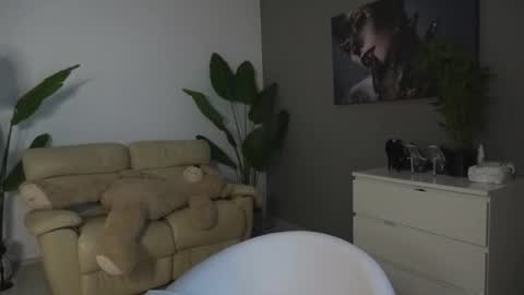 Snapshot of angeleyesblue25 chatting on 11/28/25, 04:53 annita online show from 11/28/25, 04:53