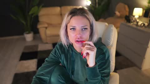 Snapshot of angeleyesblue25 chatting on 02/11/26, 01:49 annita online show from 02/11/26, 01:49