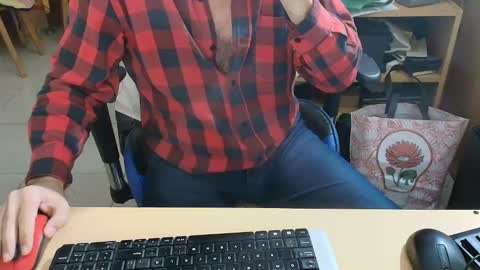 Snapshot of angelgarcia269 chatting on 05/16/26, 01:46 angelgarcia269 online show from 05/16/26, 01:46