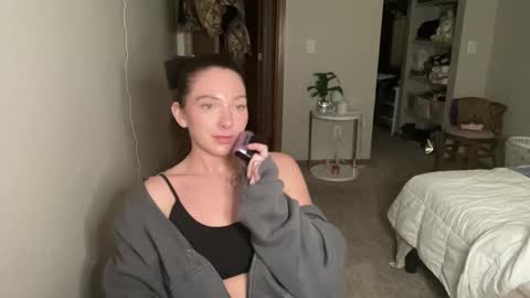 Snapshot of angelgrl444 chatting on 02/19/25, 05:27 Princess Peach online show from 02/19/25, 05:27