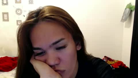 Snapshot of angelic_slutxx chatting on 01/20/25, 05:27 Yhanna online show from 01/20/25, 05:27