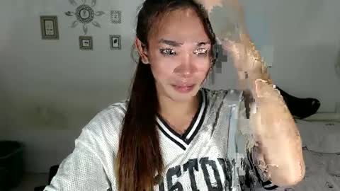 Snapshot of angelic_slutxx chatting on 03/09/25, 12:53 Yhanna online show from 03/09/25, 12:53