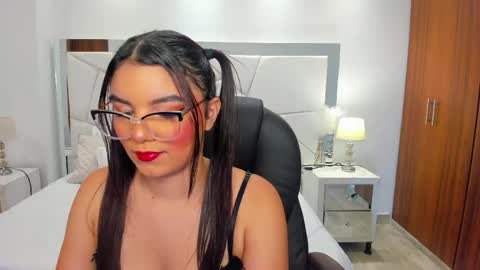 Snapshot of angelica_moon1 chatting on 05/20/26, 08:15 Angelica Moon online show from 05/20/26, 08:15