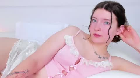 Snapshot of angelicmoon chatting on 12/14/24, 02:34 Angelic online show from 12/14/24, 02:34