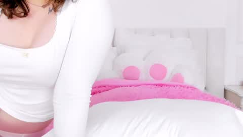 Snapshot of angelicmoon chatting on 12/17/24, 06:45 Angelic online show from 12/17/24, 06:45
