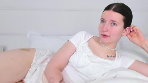 Snapshot of angelicmoon chatting on 02/09/25, 02:49 Angelic online show from 02/09/25, 02:49