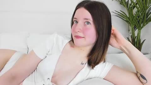 Snapshot of angelicmoon chatting on 02/26/25, 06:15 Angelic online show from 02/26/25, 06:15