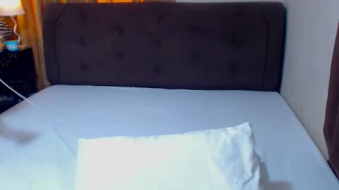 Snapshot of angelicqueents chatting on 11/12/25, 06:14 MS. AMALIA online show from 11/12/25, 06:14