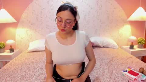 Snapshot of angelie_rosebrm chatting on 02/24/26, 01:03 Angelica online show from 02/24/26, 01:03