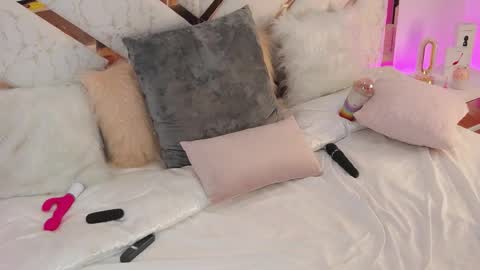 Snapshot of angeliepastori chatting on 12/07/24, 06:48 angeliepastori online show from 12/07/24, 06:48