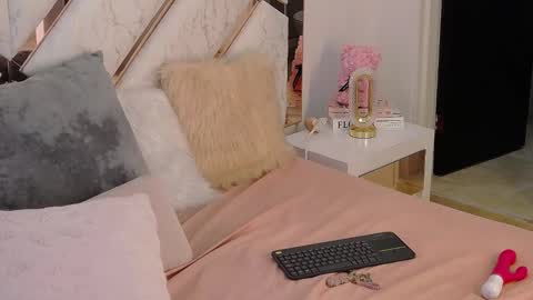 Snapshot of angeliepastori chatting on 02/13/25, 06:38 angeliepastori online show from 02/13/25, 06:38