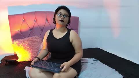 Snapshot of angelik_fooxxx chatting on 02/12/26, 01:00 Angelik online show from 02/12/26, 01:00