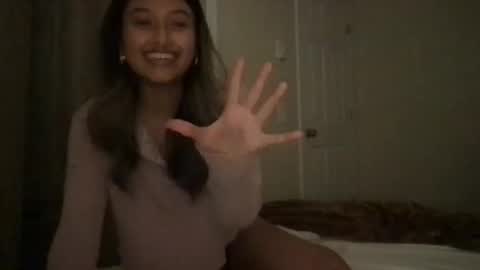 Snapshot of angelina_hall chatting on 10/11/25, 04:44 angelina_hall online show from 10/11/25, 04:44