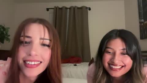 Snapshot of angelina_hall chatting on 10/14/25, 04:35 angelina_hall online show from 10/14/25, 04:35