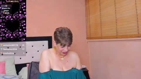 Snapshot of angelina_stone_65 chatting on 01/04/25, 01:42 Angelina online show from 01/04/25, 01:42
