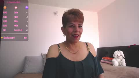 Snapshot of angelina_stone_65 chatting on 02/18/25, 01:44 Angelina online show from 02/18/25, 01:44