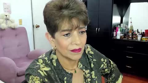 Snapshot of angelina_stone_65 chatting on 10/18/25, 12:57 Angelina online show from 10/18/25, 12:57