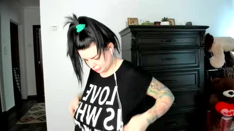 Snapshot of angelinacht chatting on 11/19/25, 08:47 Angelina online show from 11/19/25, 08:47