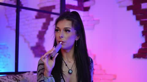 Snapshot of angelinagia chatting on 01/18/25, 01:19 Angelina online show from 01/18/25, 01:19