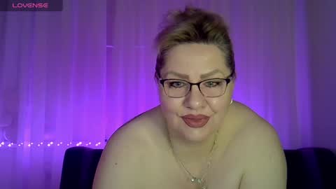 Snapshot of angelinaglam chatting on 05/18/26, 06:25 AngelinaGlam online show from 05/18/26, 06:25