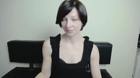 Snapshot of angelinalov_ chatting on 02/14/25, 08:31 Angelina online show from 02/14/25, 08:31