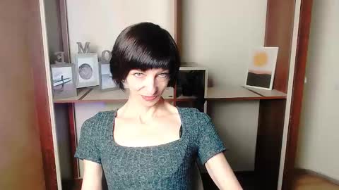 Snapshot of angelinalov_ chatting on 09/22/25, 06:37 Angelina online show from 09/22/25, 06:37