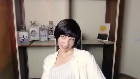 Snapshot of angelinalov_ chatting on 09/26/25, 06:17 Angelina online show from 09/26/25, 06:17