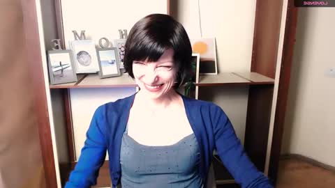 Snapshot of angelinalov_ chatting on 10/28/25, 07:23 Angelina online show from 10/28/25, 07:23