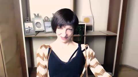 Snapshot of angelinalov_ chatting on 11/15/25, 08:22 Angelina online show from 11/15/25, 08:22