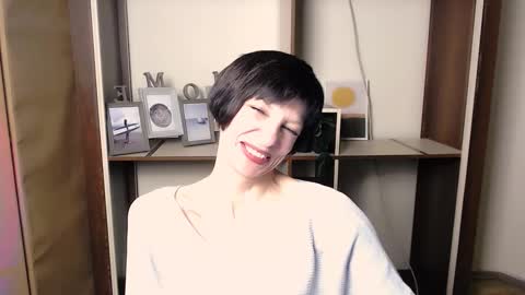 Snapshot of angelinalov_ chatting on 11/17/25, 08:09 Angelina online show from 11/17/25, 08:09