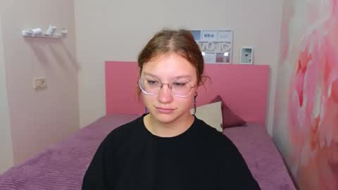 Snapshot of angelinalow chatting on 09/09/25, 11:21 AngelinaLow online show from 09/09/25, 11:21