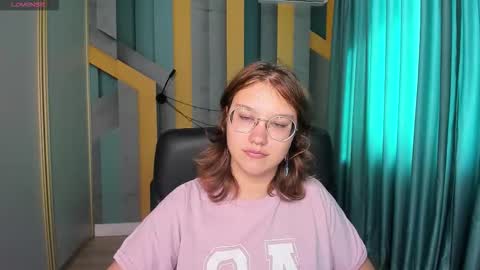 Snapshot of angelinalow chatting on 09/15/25, 11:21 AngelinaLow online show from 09/15/25, 11:21