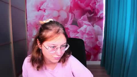 Snapshot of angelinalow chatting on 09/16/25, 11:33 AngelinaLow online show from 09/16/25, 11:33