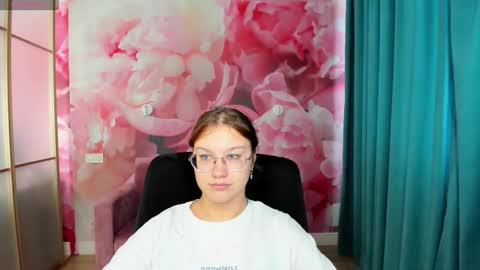 Snapshot of angelinalow chatting on 09/29/25, 11:26 AngelinaLow online show from 09/29/25, 11:26