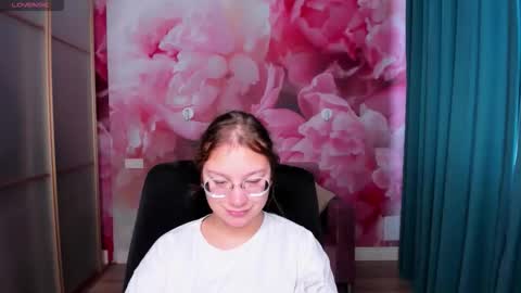 Snapshot of angelinalow chatting on 10/01/25, 11:27 AngelinaLow online show from 10/01/25, 11:27