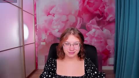 Snapshot of angelinalow chatting on 10/08/25, 11:30 AngelinaLow online show from 10/08/25, 11:30