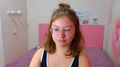 Snapshot of angelinalow chatting on 10/14/25, 11:22 AngelinaLow online show from 10/14/25, 11:22